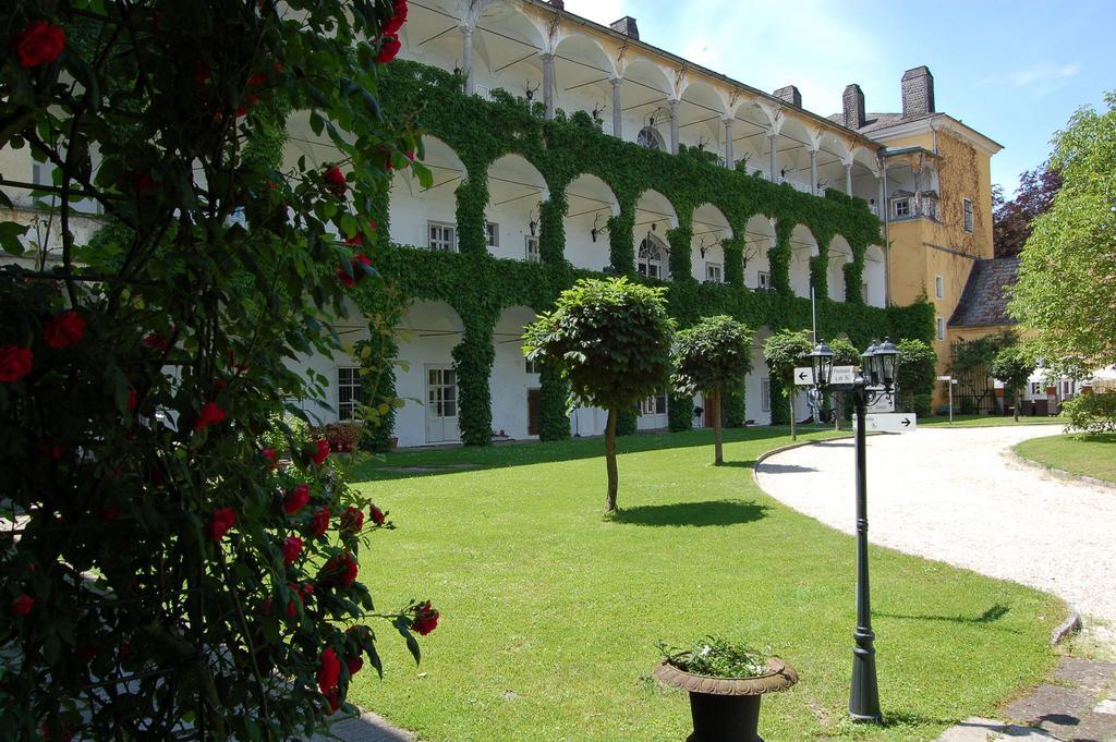 Gaestehaus Schloss Aschach أشاش أن دير دوناو المظهر الخارجي الصورة